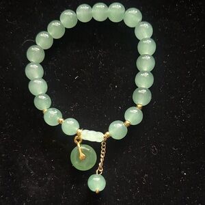Elegant Green Jadeite Beaded  stretch Bracelet